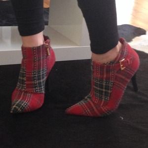 Anne Michelle plaid booties