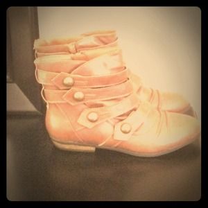 New madden girl brown boots/booties!