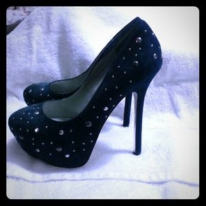 Halston pumps