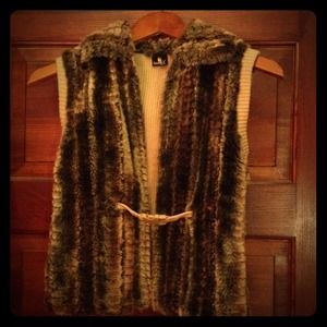 💥💥Very Chic vest with fur on collar & front.💥💥