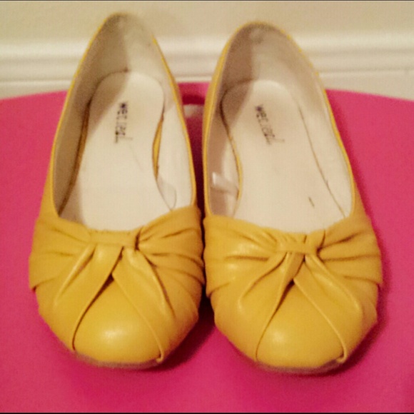 Yellow Weatseal flats