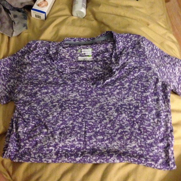 Under armour semi fitted tee