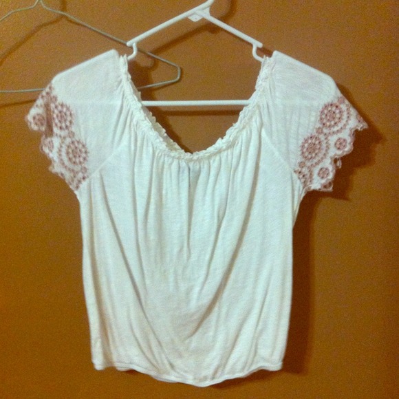 American eagle AE wide shoulder