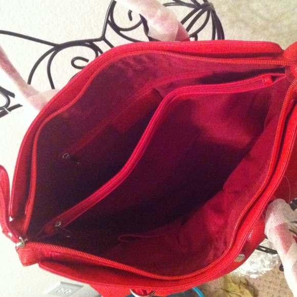 Red purse - Picture 2 of 4