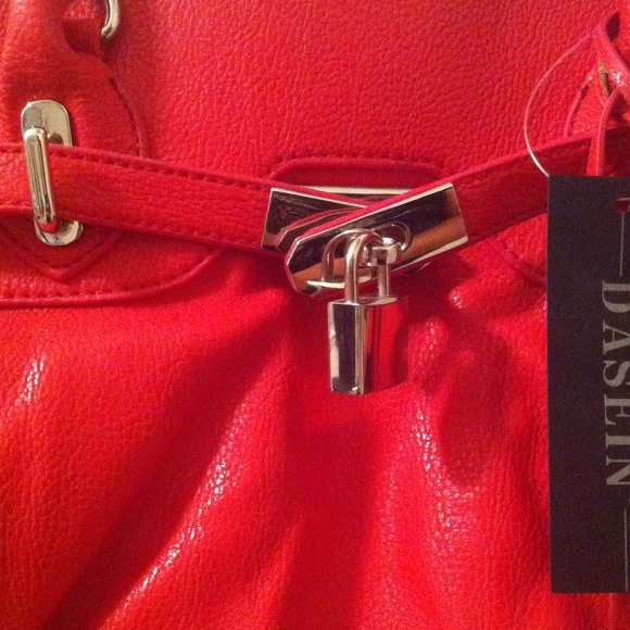 Red purse - Picture 4 of 4