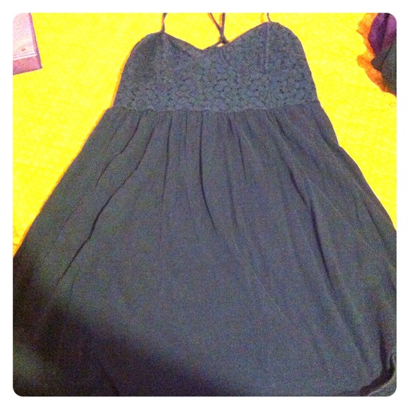 Cute lace dress. 💟