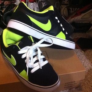 Nike Isolate LR (GS) sz 6.5 in women's