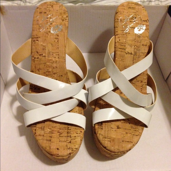 Brand new Colin Stuart Wedges