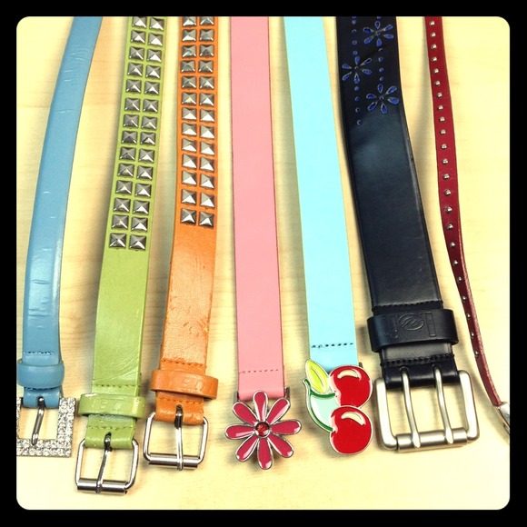 ⚡PRICED TO CLEAR⚡Bundle of 7 belts ranging in size