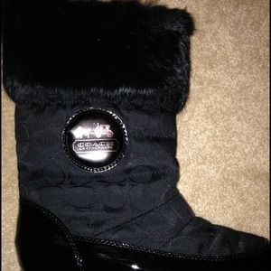 🚨🚨REdUcEd Coach signature snow boots with fur