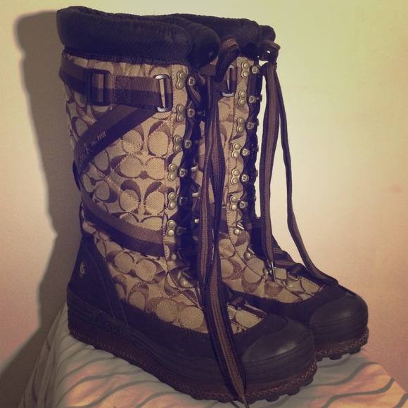 AUTHENTIC Coach Snowboots. Only worn once.