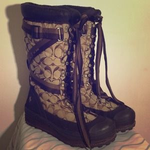 AUTHENTIC Coach Snowboots. Only worn once.