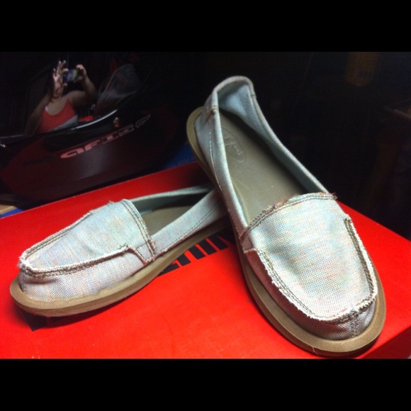 Sanuk shoes