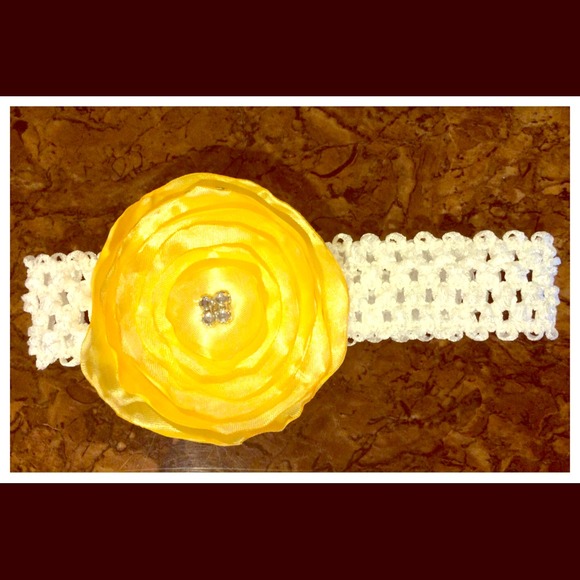 Elegant baby girls headband