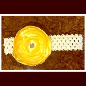 Elegant baby girls headband