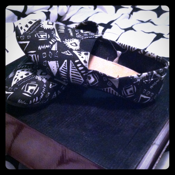 Black and white Aztec printed shoes