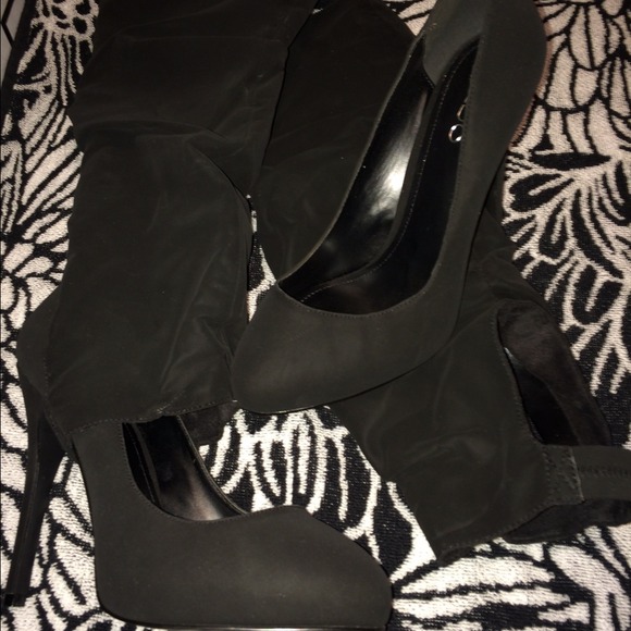 "SOLD" *New* Aldo heels/boots - Picture 4 of 4