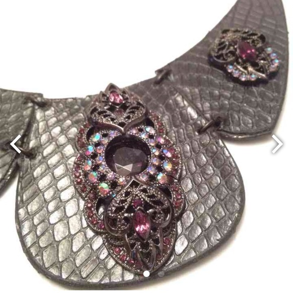 Purple python pieces statement necklace - Picture 2 of 3