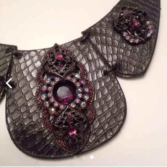 Purple python pieces statement necklace - Picture 3 of 3
