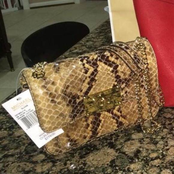 SOLD BNWT Michael Kors shoulder flap bag - Picture 2 of 2