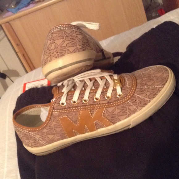 Cute Michael kors skippies - Picture 2 of 3