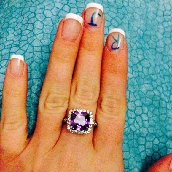 Fashion ring with purple cushion cut center stone