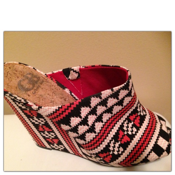 ๐ซBundled๐ซ GB Gianni Bini Tribal Print - Picture 2 of 3
