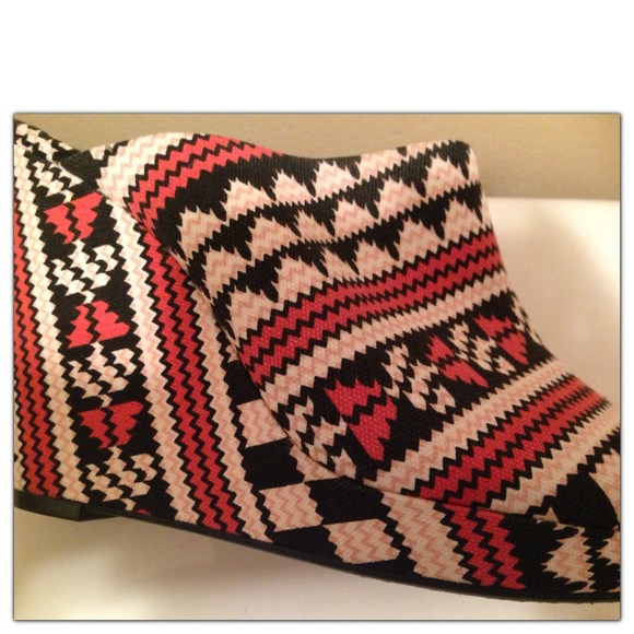 ๐ซBundled๐ซ GB Gianni Bini Tribal Print - Picture 3 of 3