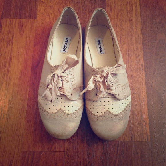 Sold! Oxford style shoes