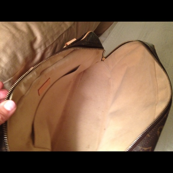 Authentic Louis Vuitton Manhattan GM - Picture 4 of 8