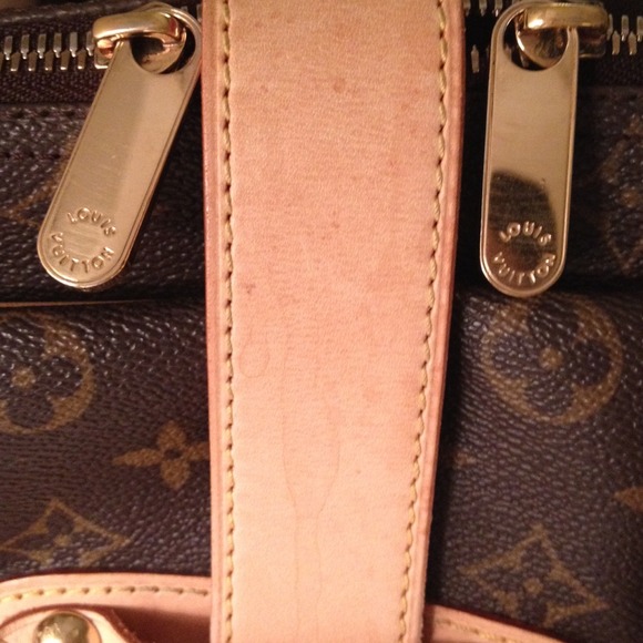Authentic Louis Vuitton Manhattan GM - Picture 5 of 8
