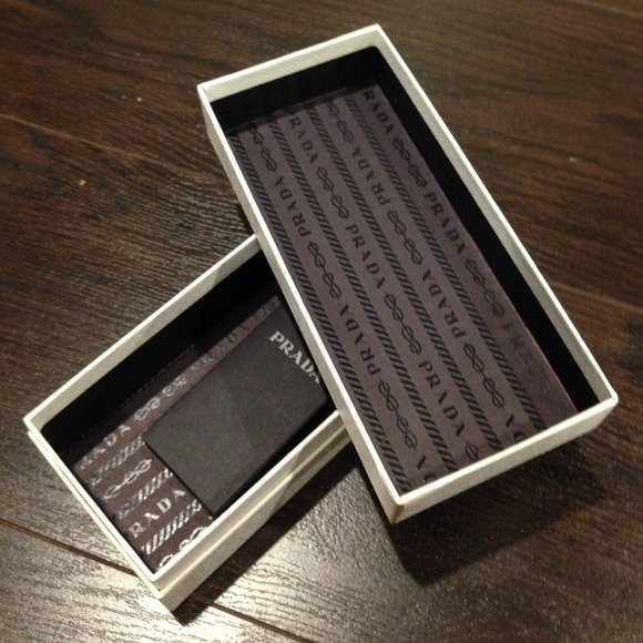 Box - Picture 2 of 3