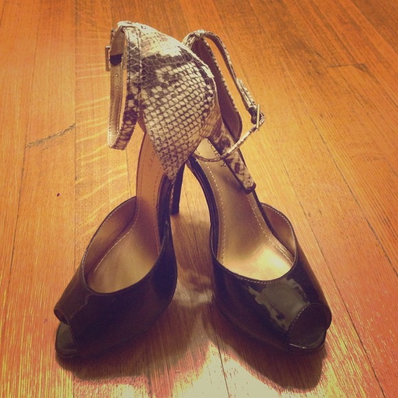 Peep hole heels