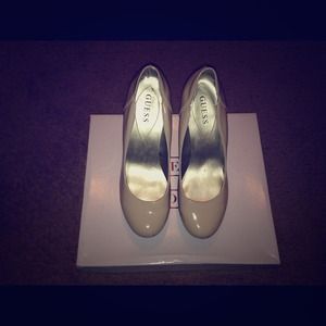 Guess Nude Pumps!
