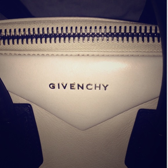 Medium Givenchy Antigona Duffel - Picture 3 of 3