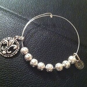 Adjustable silver, fleur de lis bangle