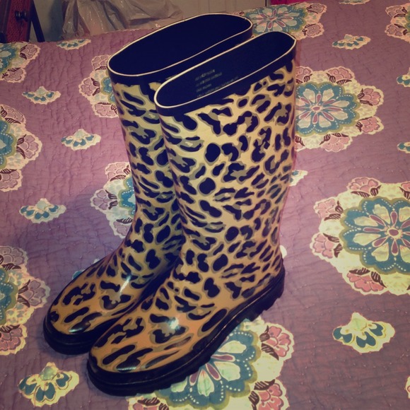 Brand New super cute Rain Boots🎀 - Picture 1 of 2
