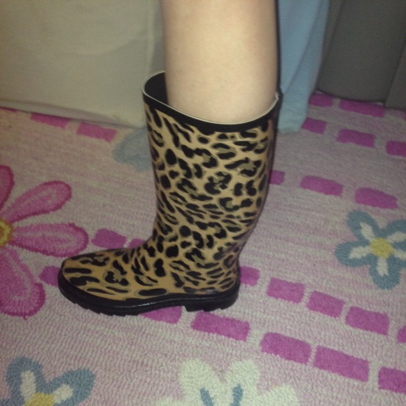 Brand New super cute Rain Boots🎀 - Picture 2 of 2
