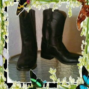 Justin Cowboy boots reserved for @momof3beauties