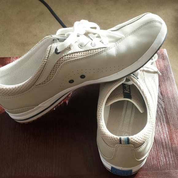 Kids tennis shoes
