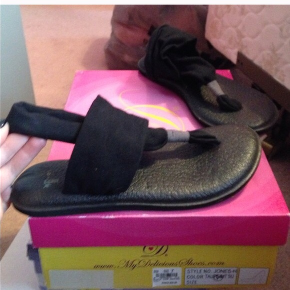 Black sanuks