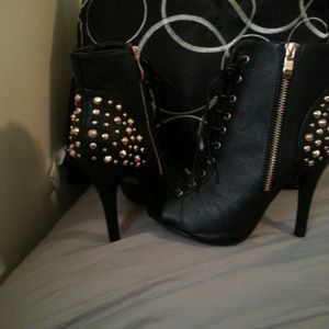 Black and gold studded pumps