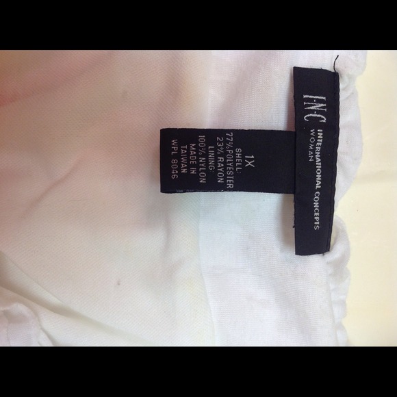 🔴🔴SOLD🔴🔴 INC White Short Sleeve Top - Picture 4 of 4