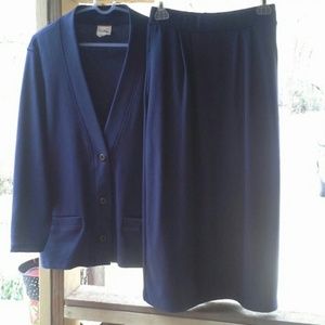 LL Bean two piece skirt set size 10 petite in navy