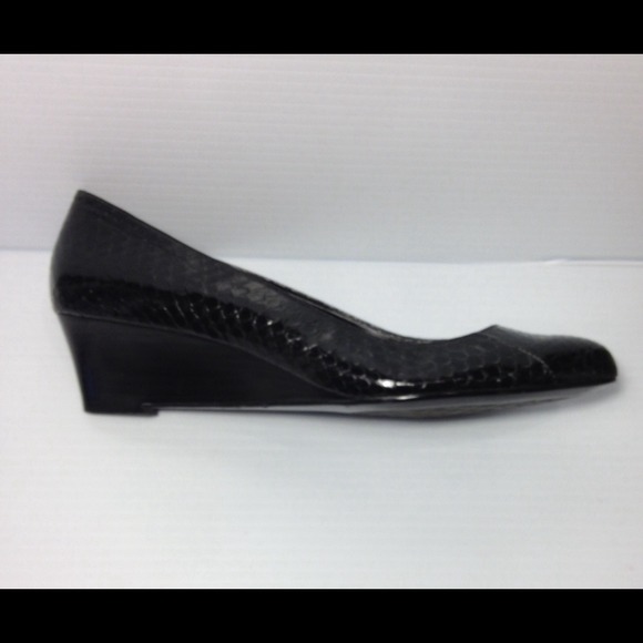 NWOB Box Calvin Klein Snakeskin Wedge 9.5 - Picture 2 of 4