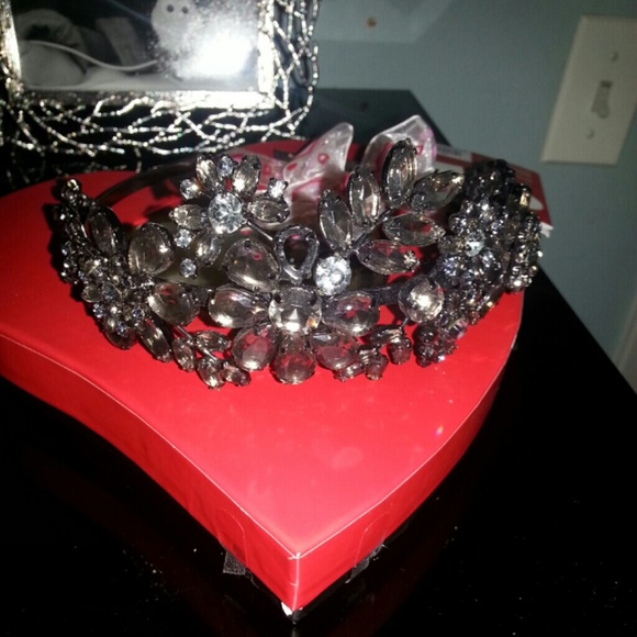 BCBG headband
