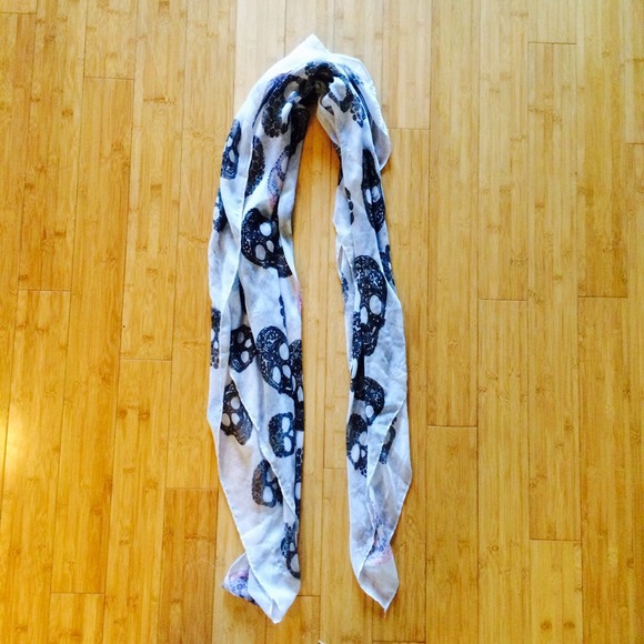 SKULL SCARF