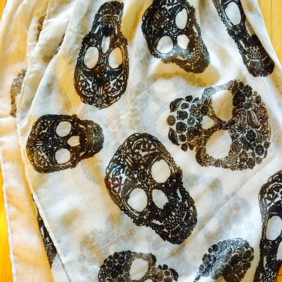 SKULL SCARF - Picture 3 of 4