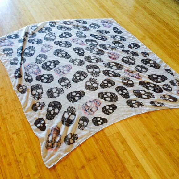 SKULL SCARF - Picture 4 of 4