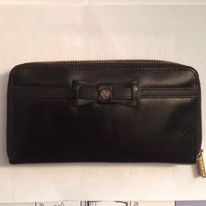 Authentic Tory burch bow zip continental wallet
